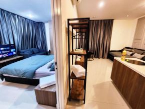 Kozi Square Twin Room with free Wi-fi & Carpark